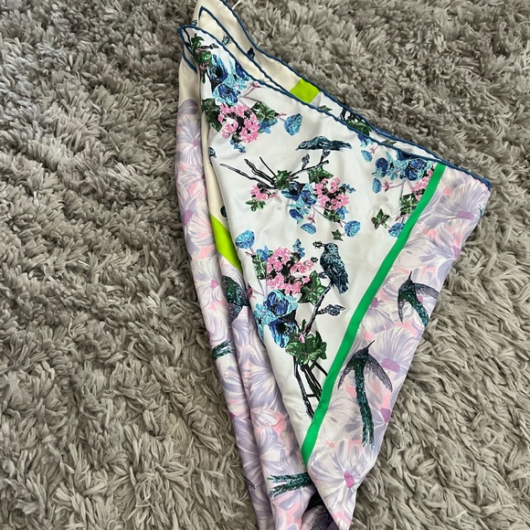 DIOR silk scarf NWOT comes with authentic box gorgeous colors - Picture 9 of 10